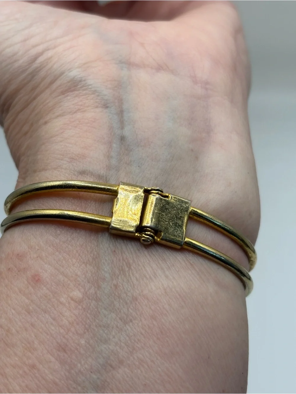 Gold Tone Bracelet with Pink Oval Cabochon